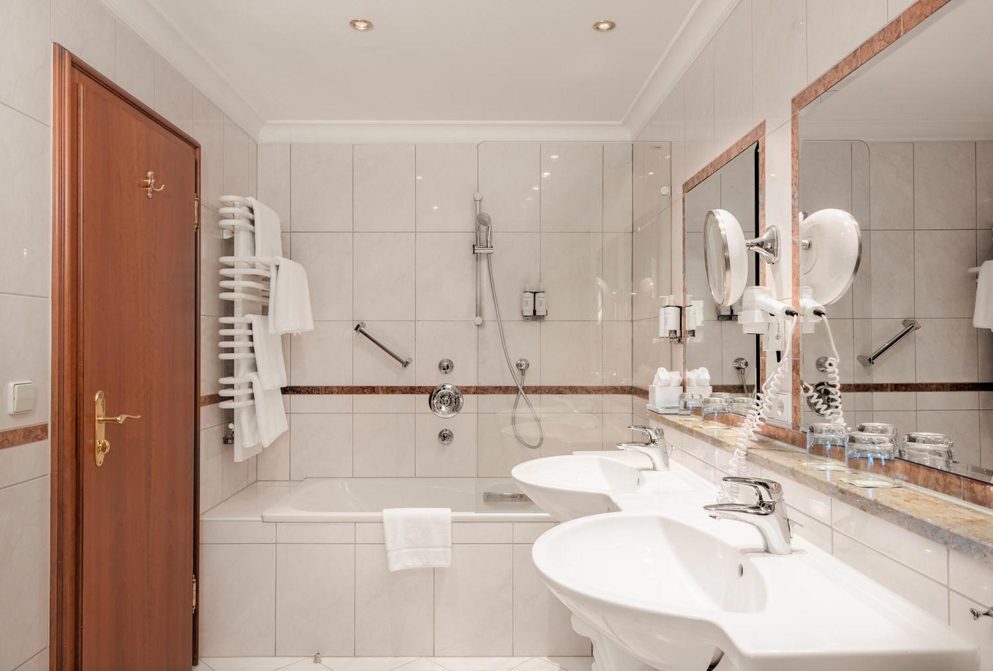Adler Haeusern Gourmet & Spa Hotel Rum bild